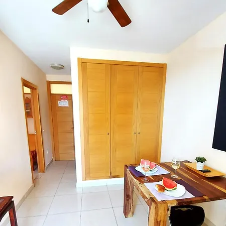 Adeje House, 1 Bedroom Wifi Free Будинок відпочинку *